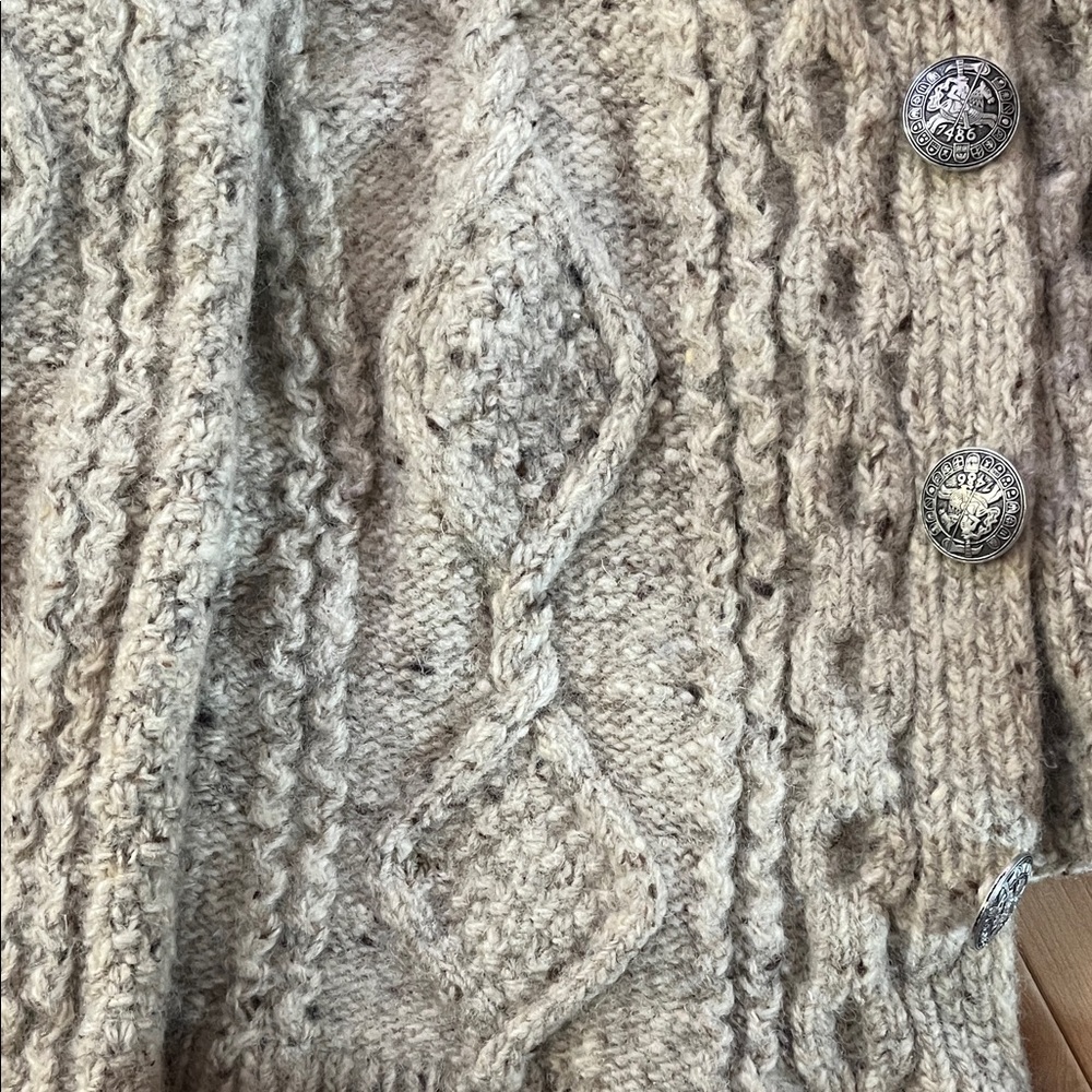 VNT WOOL HANDMADE Cable Knit Beige Sweater - Picture 4 of 4